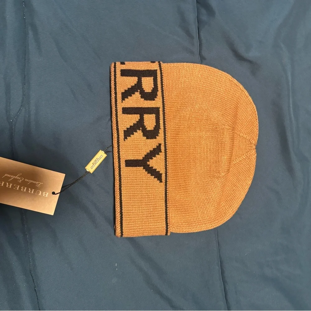 Burberry Camel Knit Hat with Logo - Picture 4 of 4